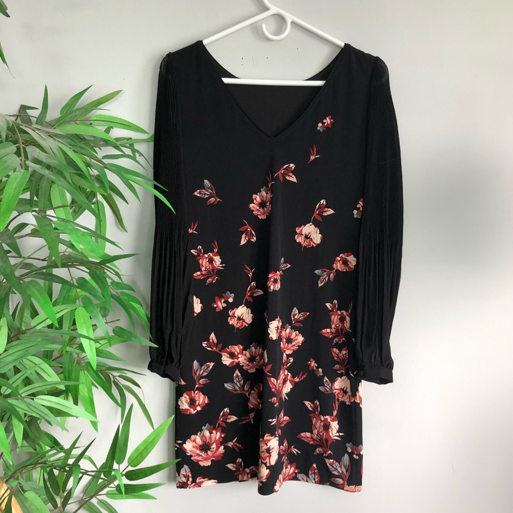 White House Black Market Pleat-Sleeve Shift Dress Size XS - Picture 7 of 10